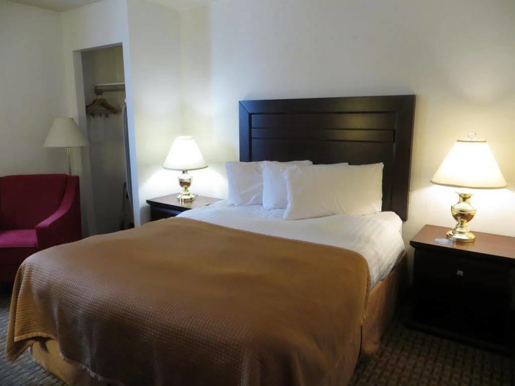 Ba Hotel Red Deer Exterior foto